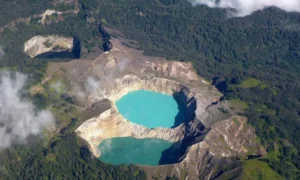 Tres lagos de colores cambiantes
