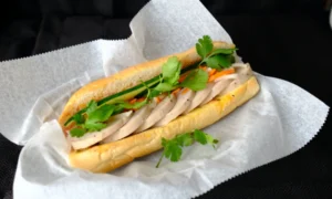 Bocadillo con salchicha vietnamita