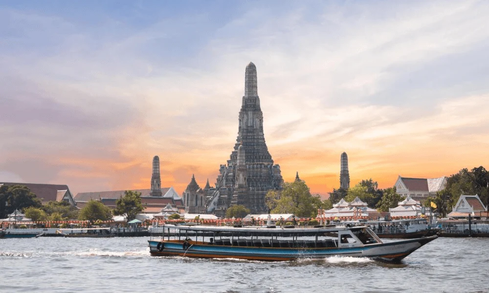 Río Chao Phraya al lado de Wat Arun