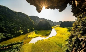 Contemplar Tam Coc desde la cueva Mua