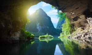 Viajar las tres cuevas en Tam Coc