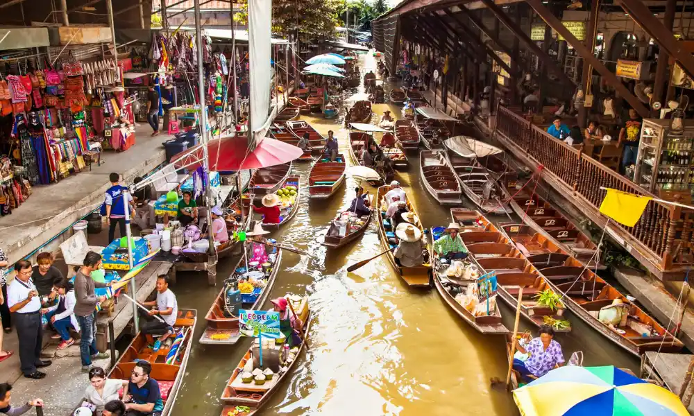 Damnoen Saduak Floating Market